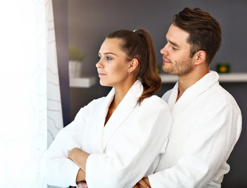 suite privative offre saint-valentin-Élégance Spa Suite-suite privative-espace bien-être-spa privatif-sauna finlandais-jacuzzi-balnéo-espace détente-réservation évènements-anniversaire-fête-groupe-amoureux-famille-suite de luxe-Thiers-Puy-de-Dôme